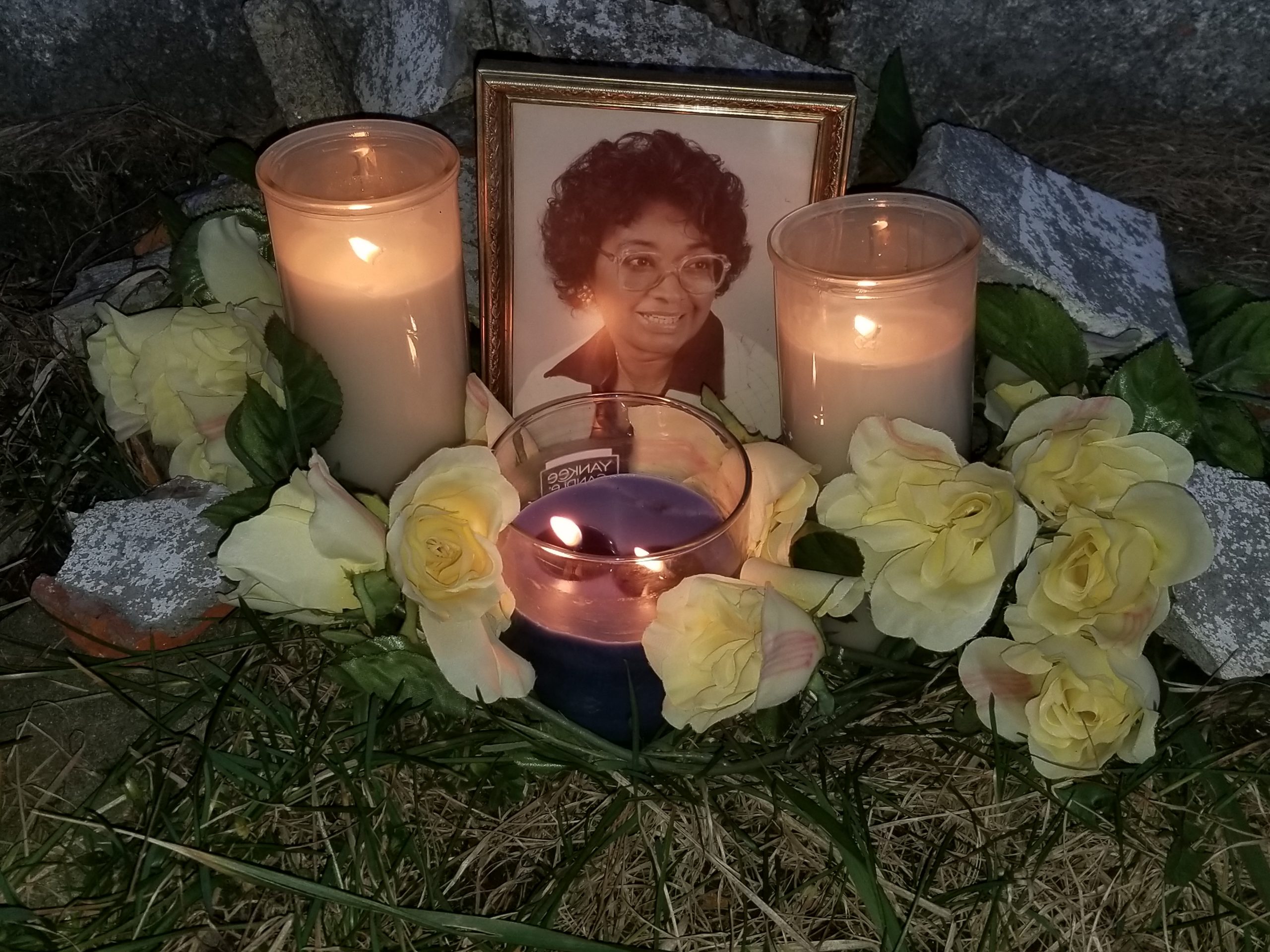 Candlelight memorial tribute image